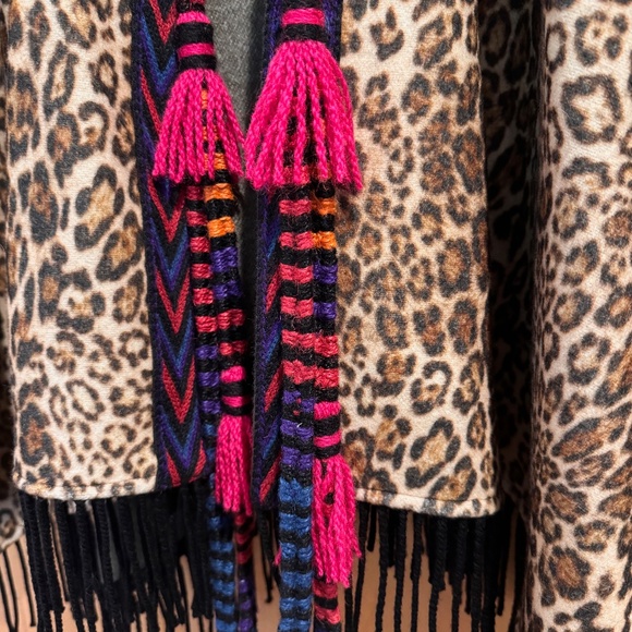 ETRO Milano wool cape / cloak - leopard print, fringe, woven edging SHOWSTOPPER - Picture 2 of 16